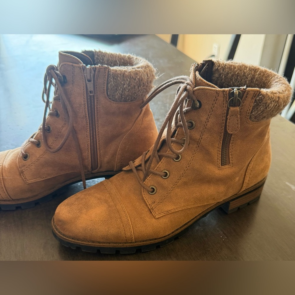 Tan and brown ankle boots with a boho and western vibe #ankleboots